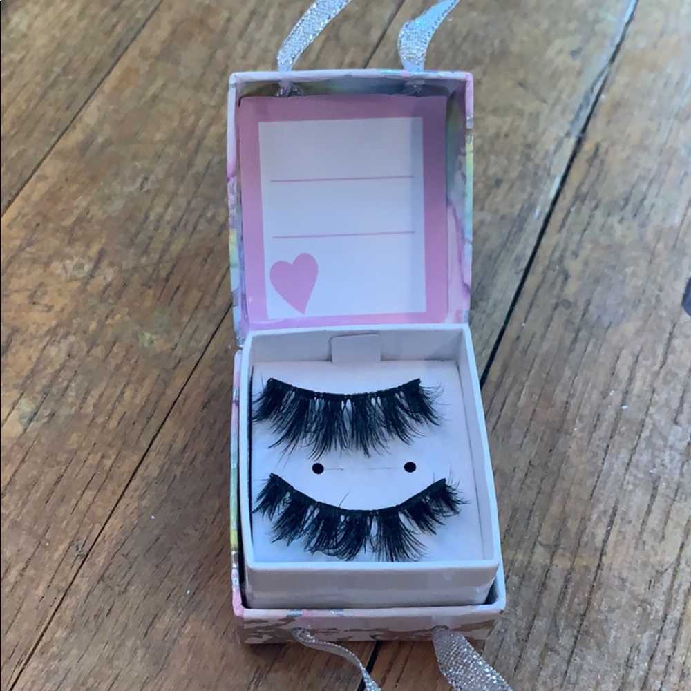 Fake eyelashes